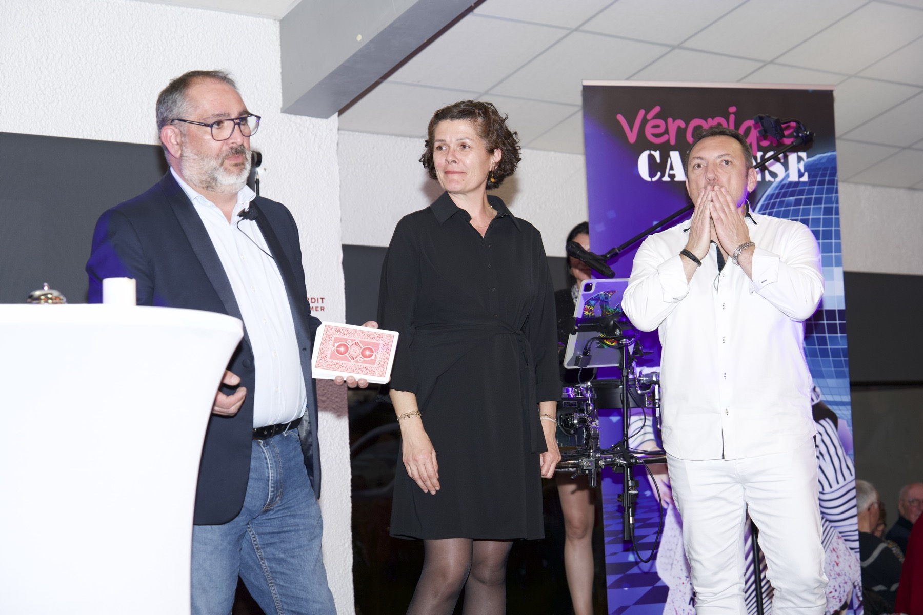 Spectacle de scène magie avec cartes géantes